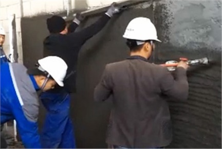 6人組機(jī)械化抹灰（自動(dòng)輸送、自動(dòng)攪拌和噴涂、刮平及收面）