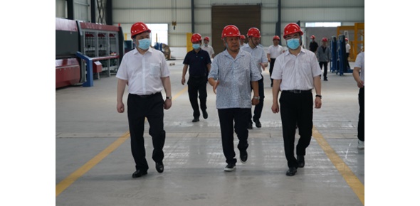 2022-6-29市委書記劉革安陪同省金融監(jiān)管局、國(guó)家開發(fā)銀行等領(lǐng)導(dǎo)視察萬(wàn)眾集團(tuán)