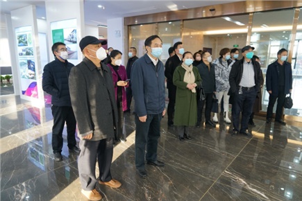 12月14日，張家界市政協(xié)黨組書(shū)記、主席歐陽(yáng)斌一行來(lái)到張家界高新區(qū)萬(wàn)眾實(shí)業(yè)集團(tuán)有限公司，宣講黨的二十大精神